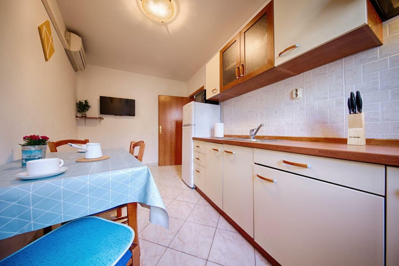 Apartments Marinkovic Komiža Exteriör bild